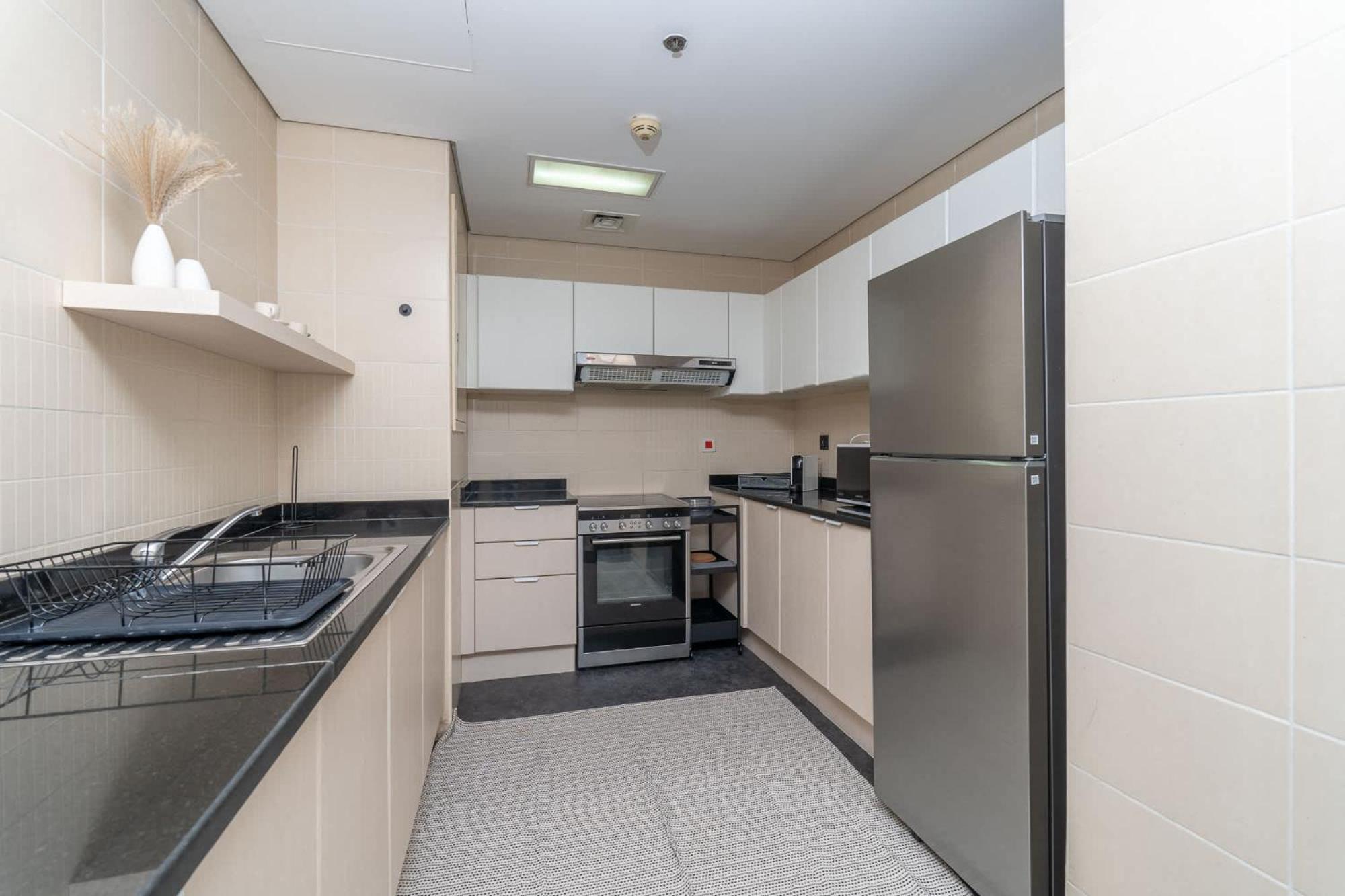 Stunning 1-bedroom Perfect For 4 In Lakeside Apartment Dubai